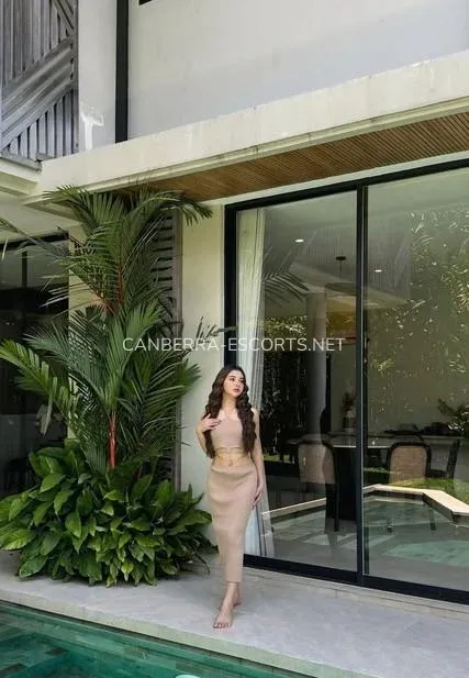 Canberra escorts Abril — 1