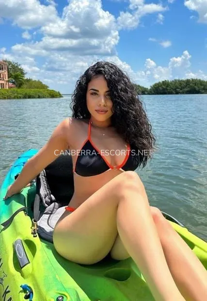 Canberra escorts Leslie